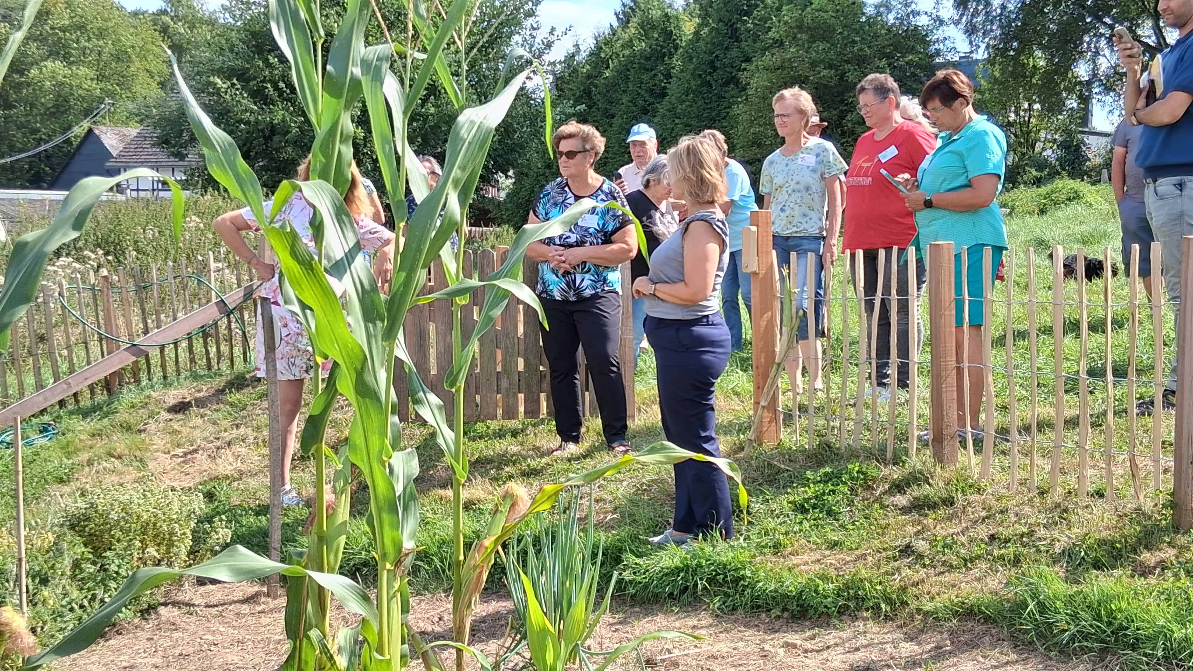 Klimaschutzministerin zu Besuch im Klimagarten der LandFrauen