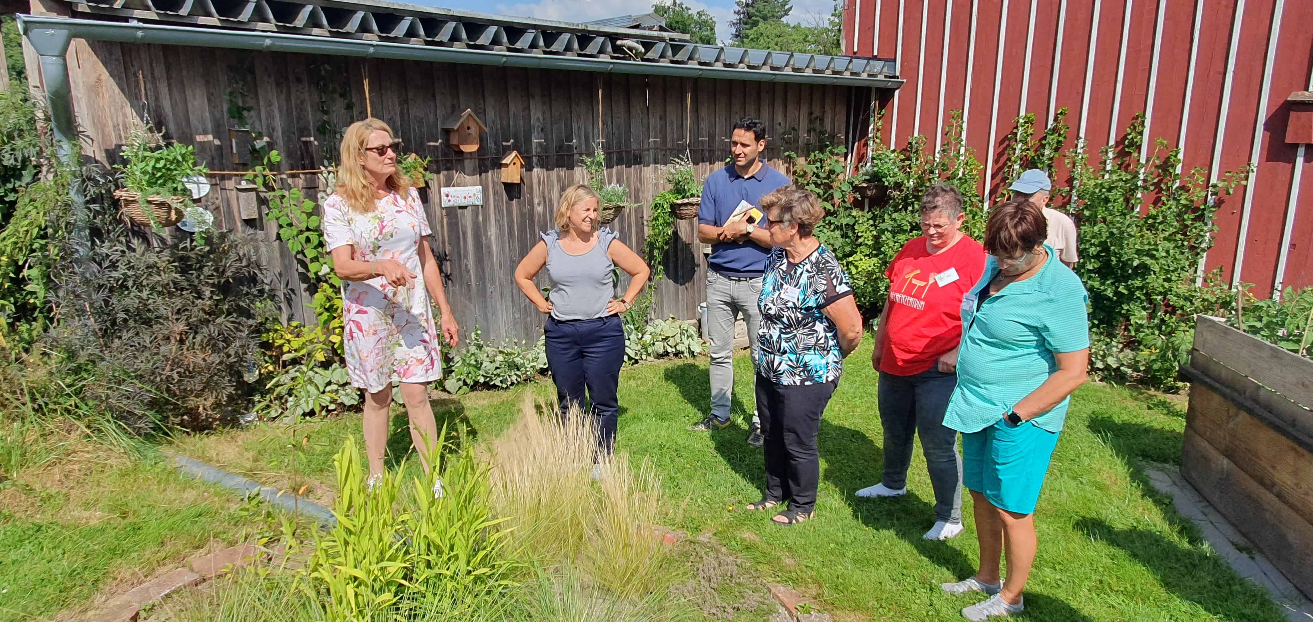 Klimaschutzministerin zu Besuch im Klimagarten der LandFrauen