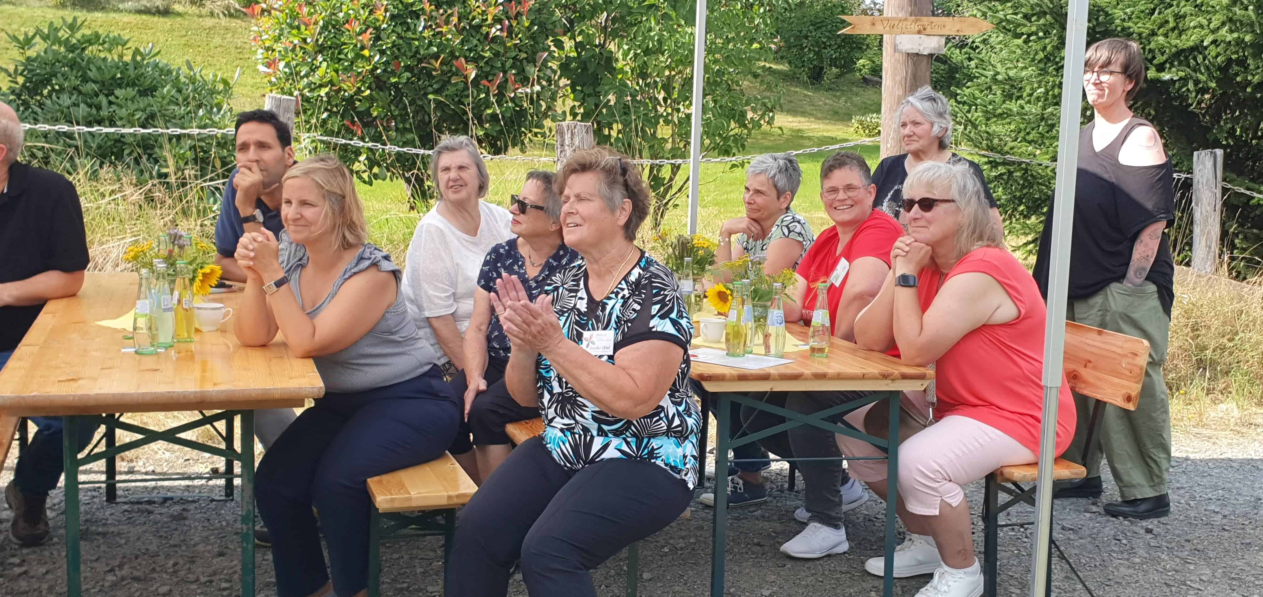 Klimaschutzministerin zu Besuch im Klimagarten der LandFrauen