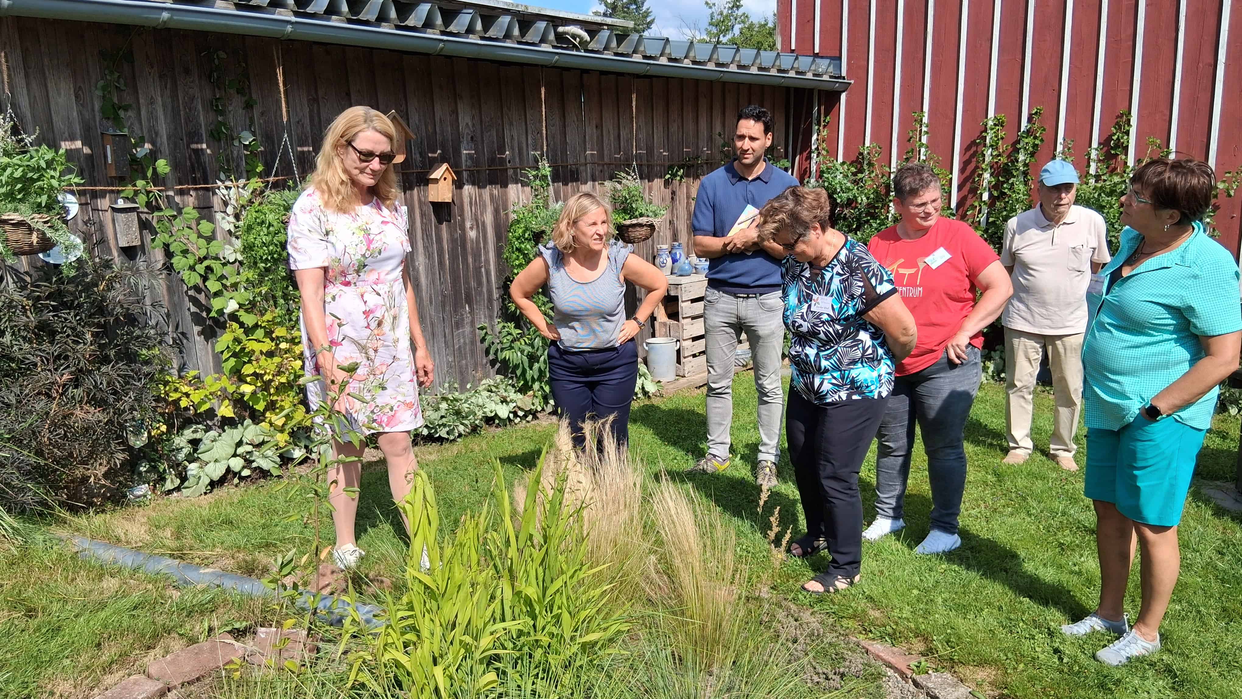 Klimaschutzministerin zu Besuch im Klimagarten der LandFrauen