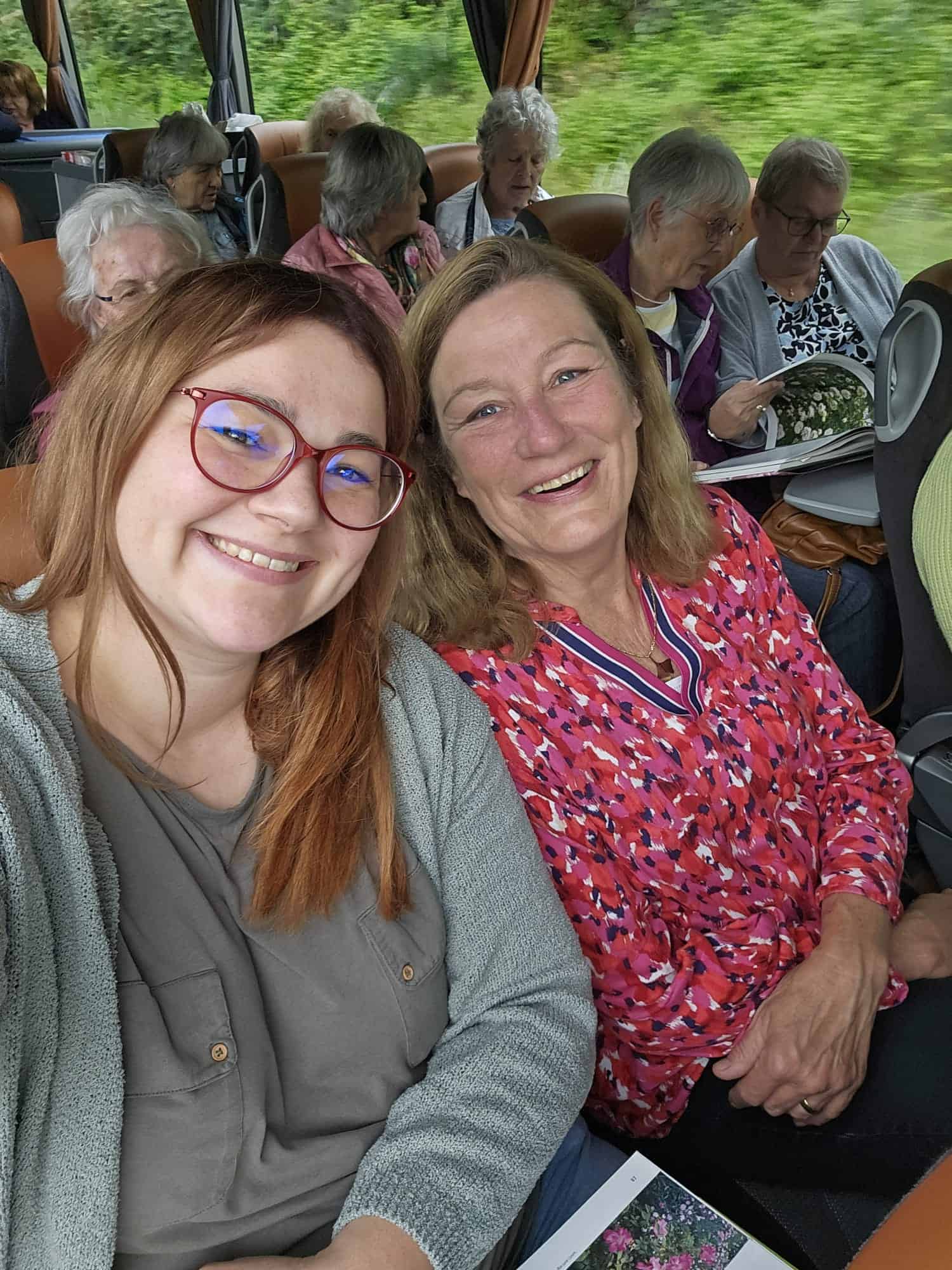 Die Klimagärtner*innen des LandFrauenverbandes Frischer Wind e.V. besuchen den Rosengarten in Zweibrücken