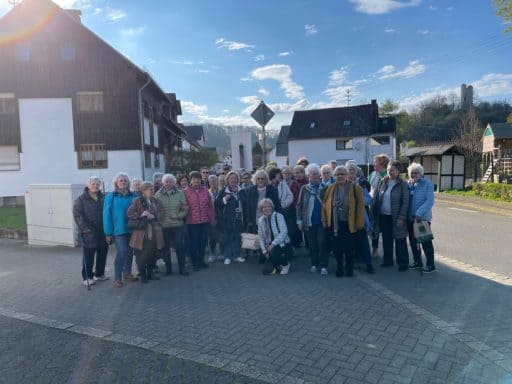 Landfrauen Betzdorf besuchen den Heinrichshof – Foto 1