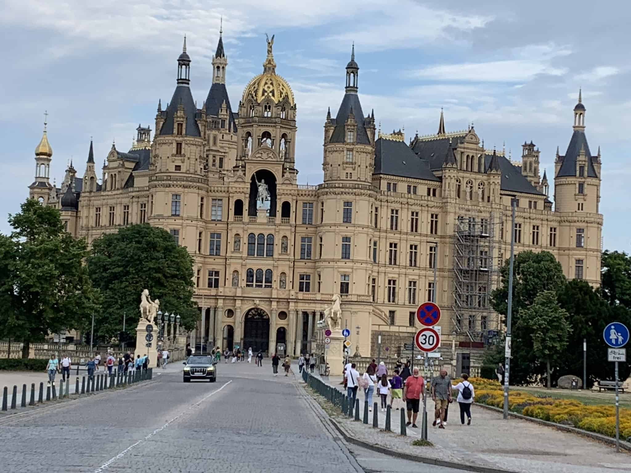 Betzdorfer Landfrauen und- Männer zu Besuch in Schwerin und Umgebung. – Foto 1