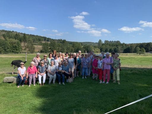Betzdorfer LandFrauen erleben faszinierenden Tag auf dem Straußenhof Hohensayn in Lautzenbrücken – Foto 1