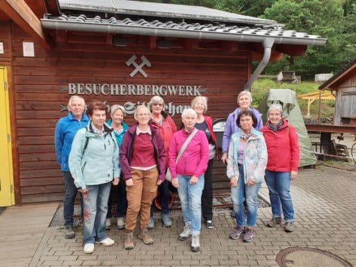 Die LandFrauen aus dem Bezirk Hamm/Sieg erkundeten das Besucherbergwerk Grube Silberhardt in Windeck –Öttershagen und den Bergbauwanderweg. – Foto 1