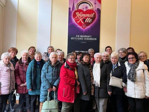LandFrauen Bezirk Hamm/Sieg besuchten Musical. – Foto 1