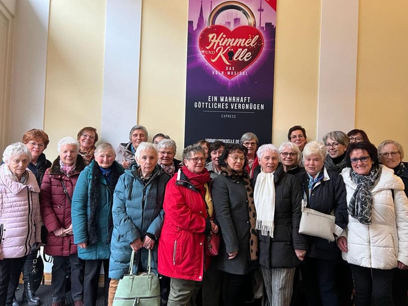 LandFrauen Bezirk Hamm/Sieg besuchten Musical. – Foto 1
