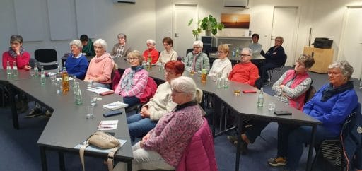 „Hilfe am Handy“ - LandFrauen informieren sich – Foto 1