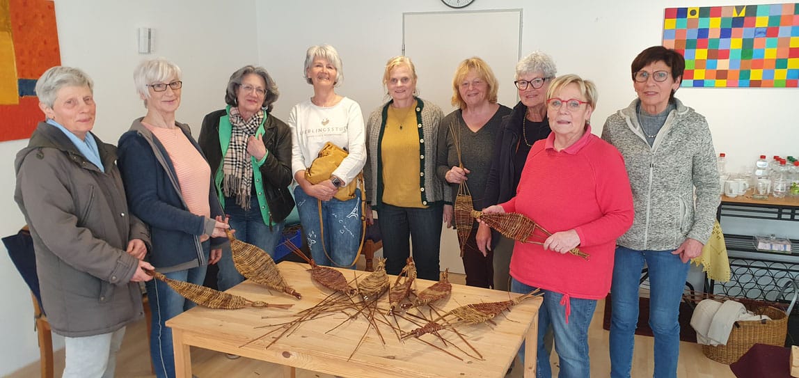 LandFrauen lernten flechten mit Weidenruten – Foto 1