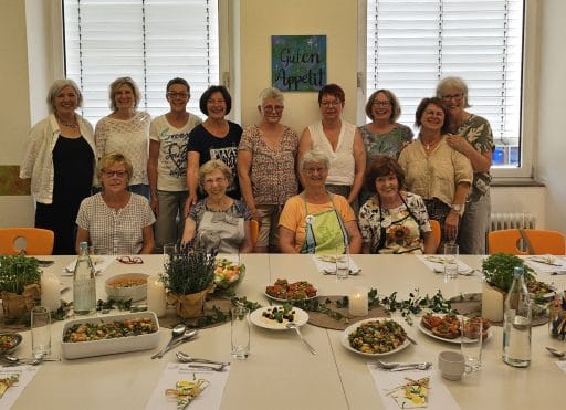 Mediterraner Kochkurs deluxe begeisterte die Betzdorfer Landfrauen – Foto 1
