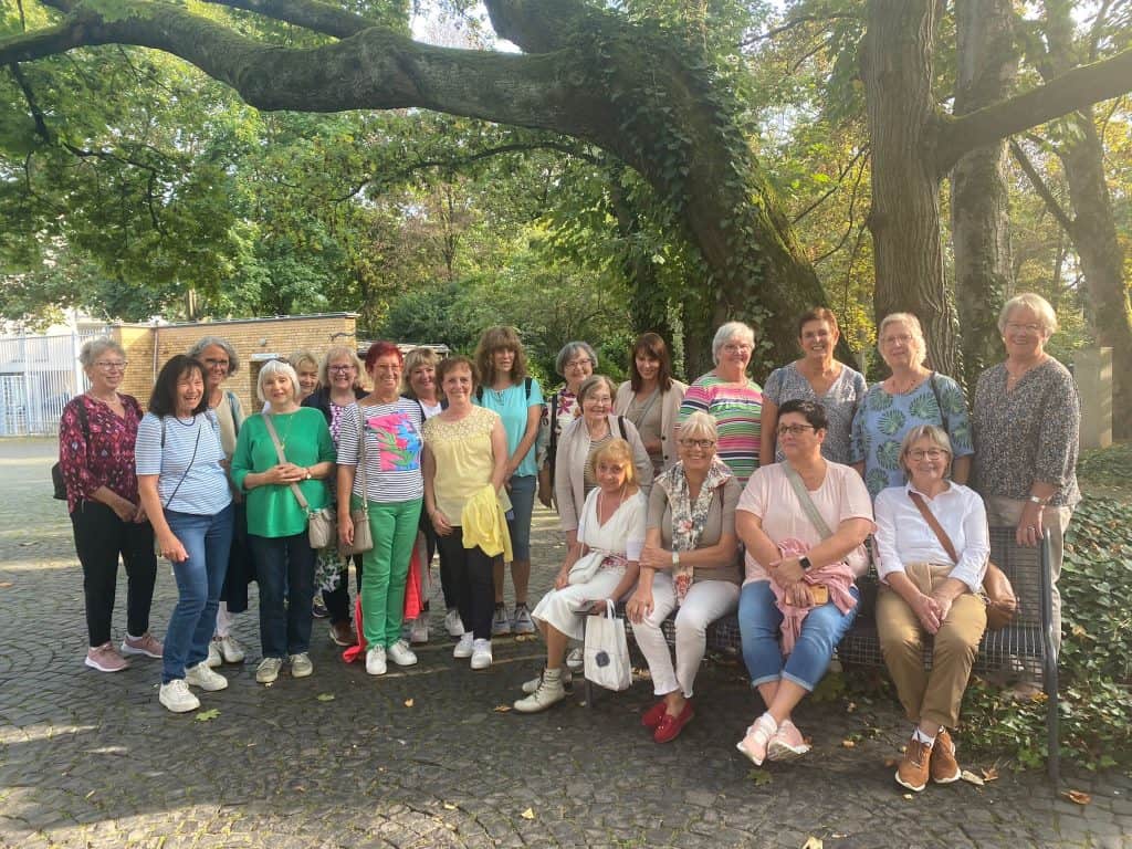 LandFrauen informierten sich über die Melaten – Foto 4