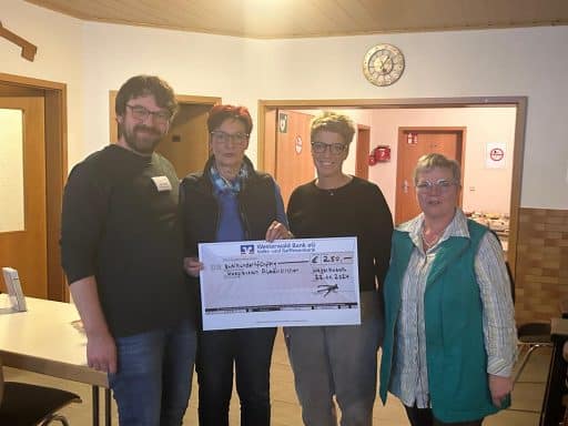 Vertreterinnen der LandFrauen bei der Übergabe eines Spendenschecks an den Hospizverein Altenkirchen e.V.
