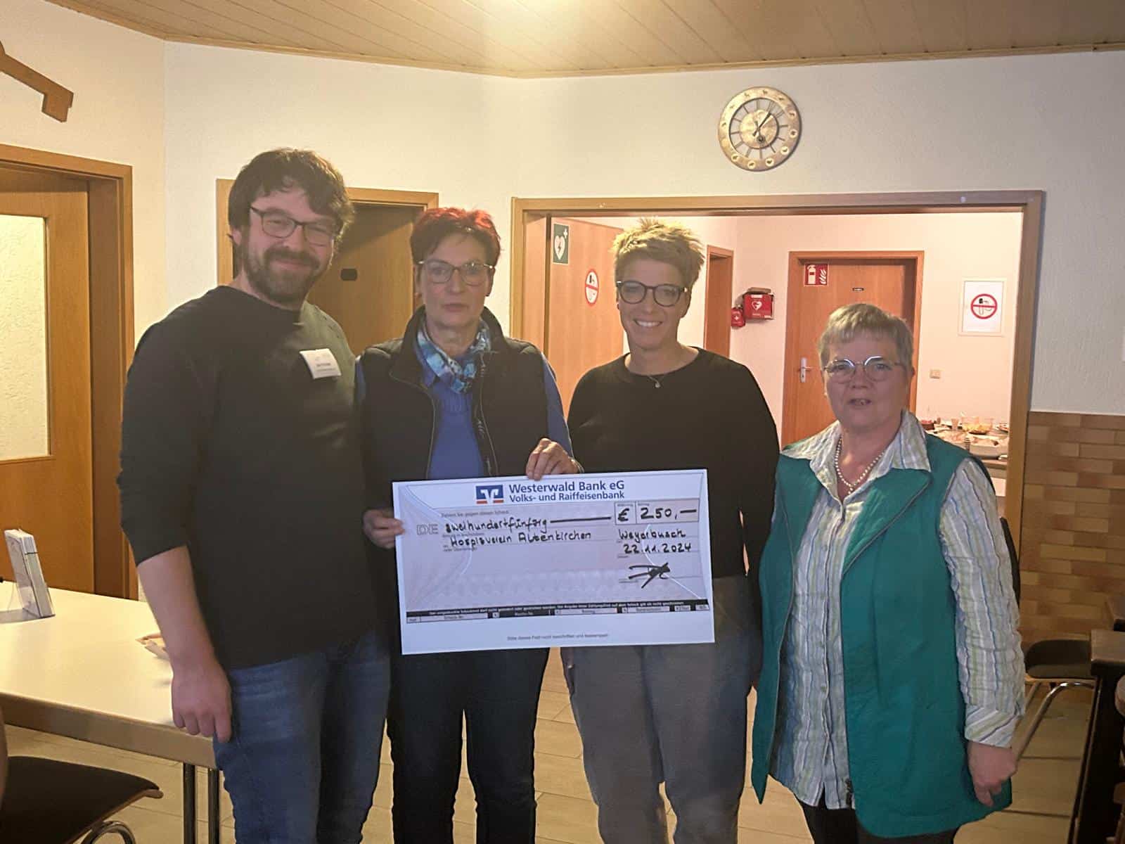 Vertreterinnen der LandFrauen bei der Übergabe eines Spendenschecks an den Hospizverein Altenkirchen e.V.