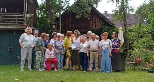 Gruppe der Landfrauen beim Gartennachmittag