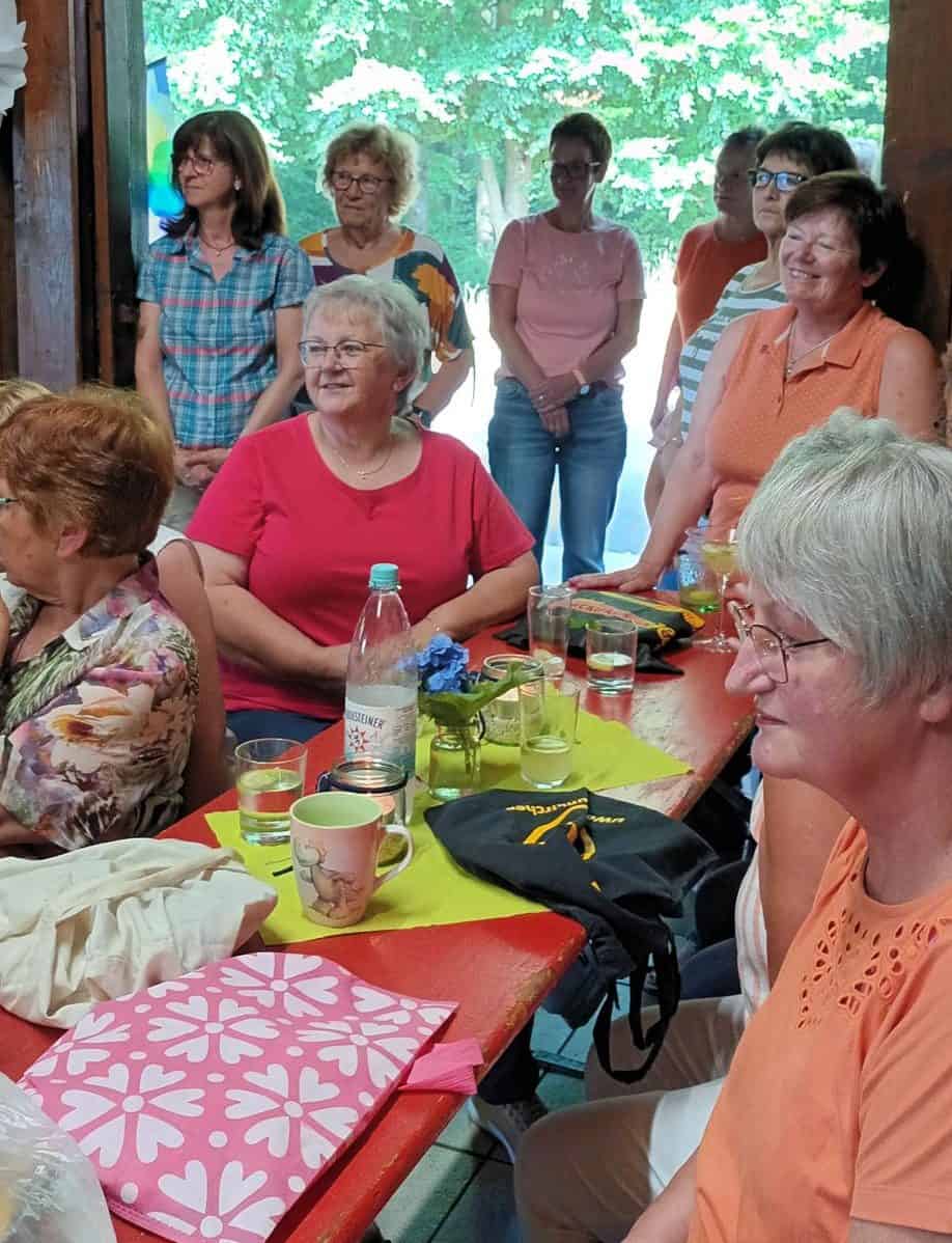 Landfrauen beim geselligen Beisammensein