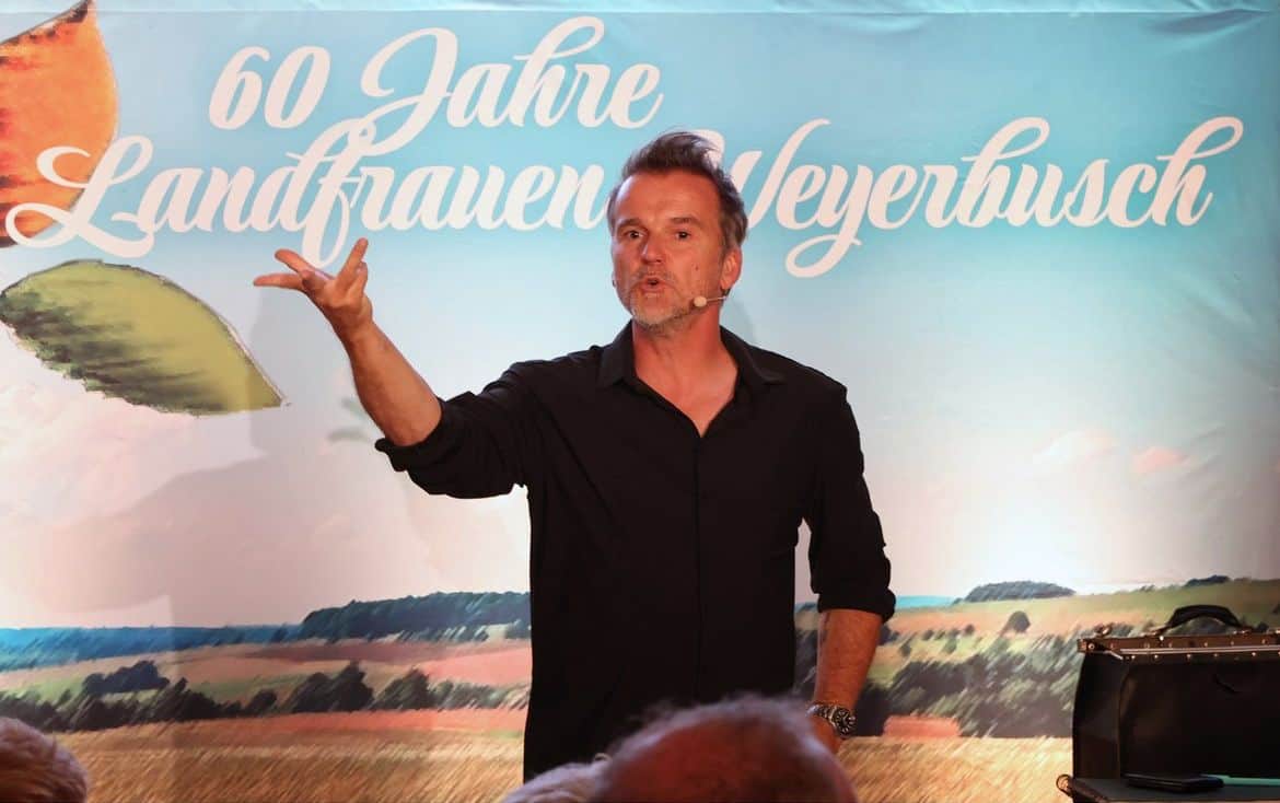 Redner beim Jubiläumsabend der LandFrauen Weyerbusch