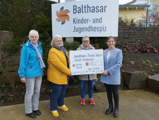 Landfrauen überreichen Spende an das Kinderhospiz Balthasar in Olpe