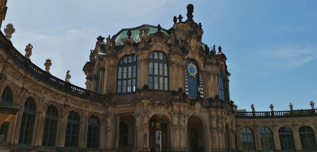 Der Dresdner Zwinger mit dem Glockenspielpavillon als Reiseziel einer 8-tägigen Reise in die Sächsische Schweiz.