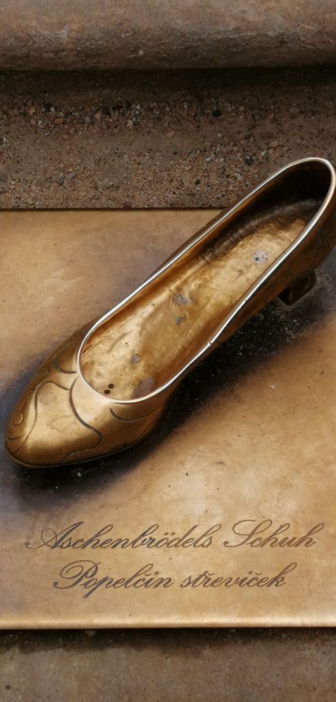 Historischer Aschenschuh von Meissener Porzellan