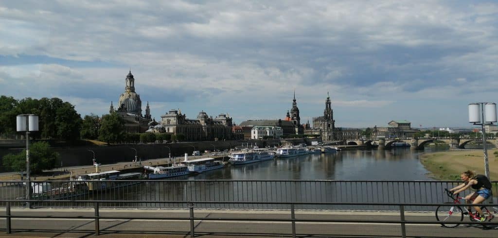 Blick auf die Dresdner Altstadt mit Elbe