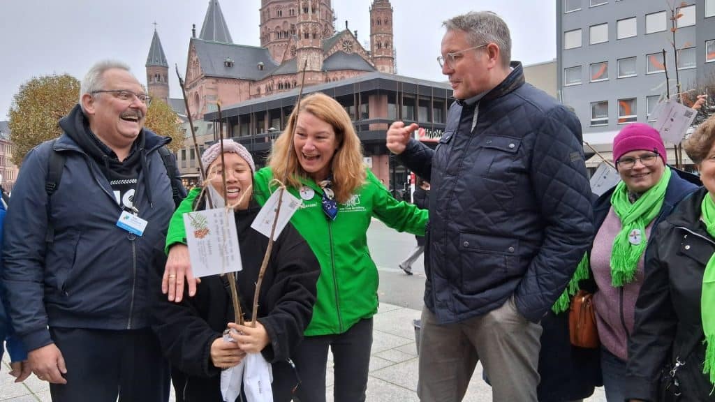 Aktion für Demokratie und Nachhaltigkeit heute in Mainz! – Foto 9