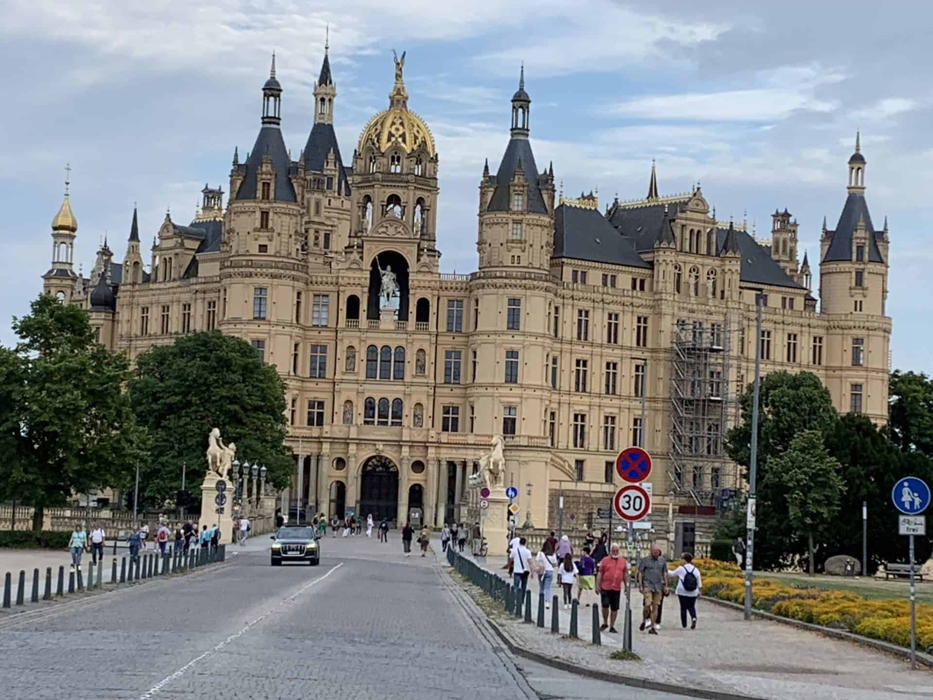 Betzdorfer Landfrauen und- Männer zu Besuch in Schwerin und Umgebung. – Foto 1