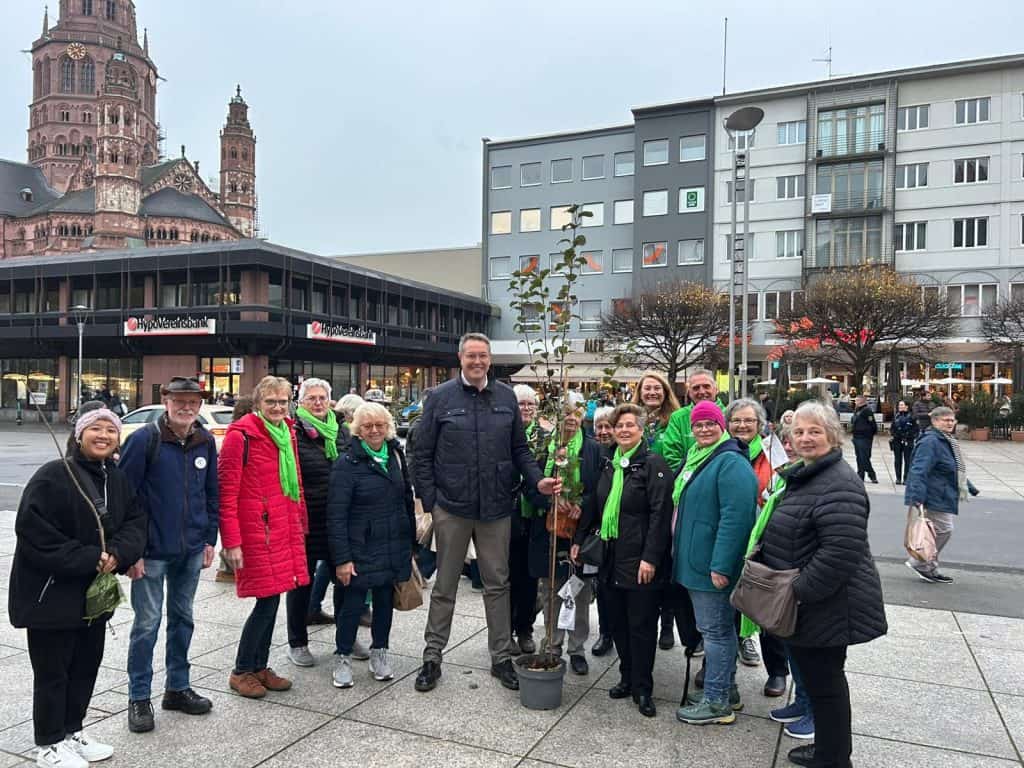 Aktion für Demokratie und Nachhaltigkeit heute in Mainz! – Foto 1