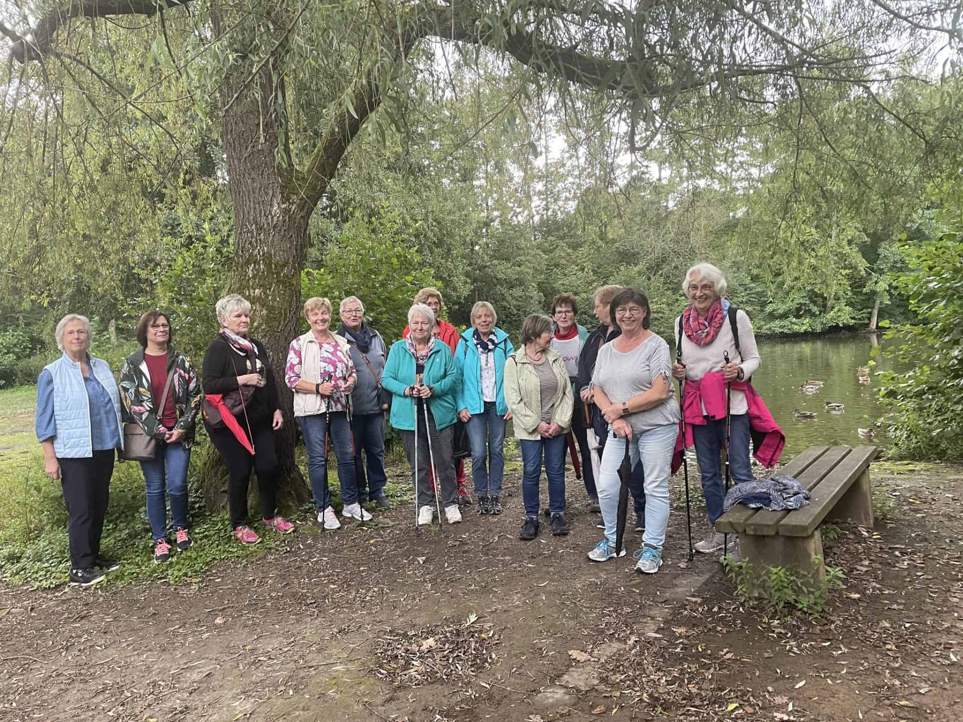 Die Altenkirchener LandFrauen wandern regelmäßig ….. – Foto 1