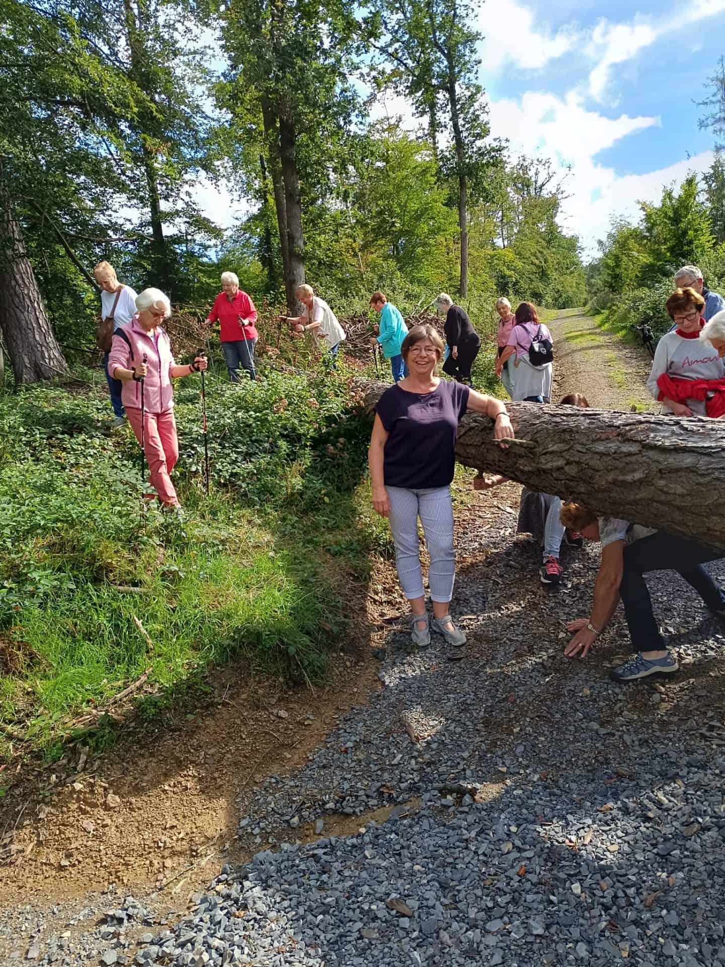 Die Altenkirchener LandFrauen wandern regelmäßig ….. – Foto 2