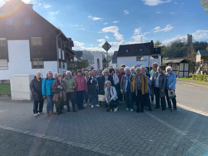 Landfrauen Betzdorf besuchen den Heinrichshof – Foto 1